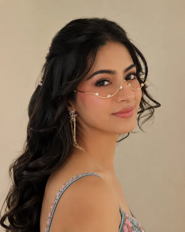 Golden_Alloy_Floral_Bridal_Nose_Chain_For_Women