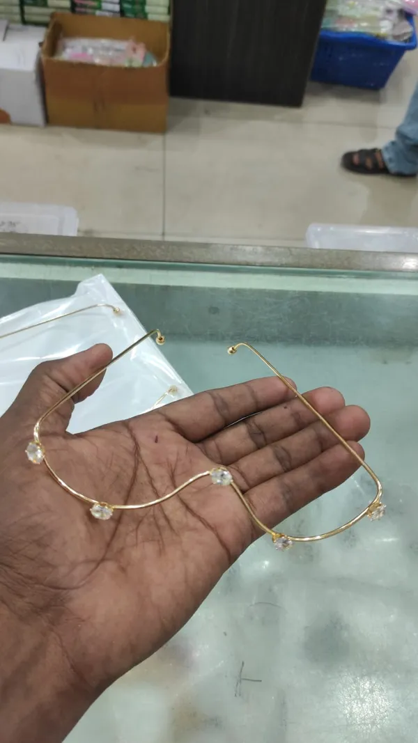 Golden_Alloy_Floral_Bridal_Nose_Chain_For_Women