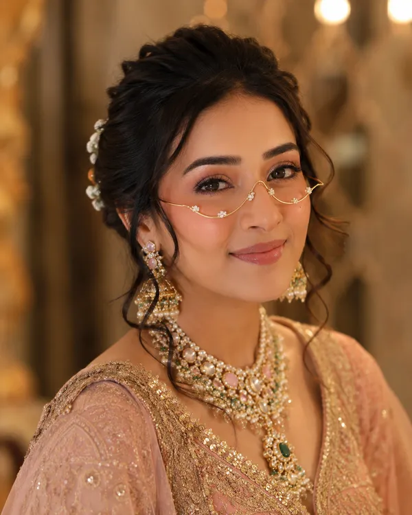 Golden_Alloy_Floral_Bridal_Nose_Chain_For_Women