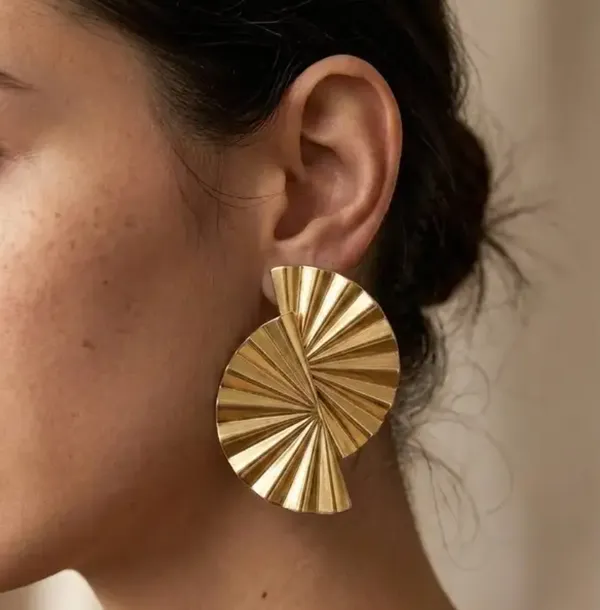 Golden_Alloy_Fan-Shaped_Statement_Earrings_For_Women