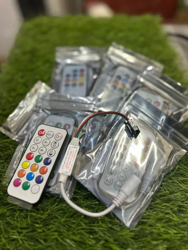 3-PIN_LED_Controller,_RF_Wireless_Remote_Control,_DC5V/12V/24V_Mini_Controller_for_Dream_Color_WS2812B_WS2812_WS2811_Light_Strips_(21_Key)