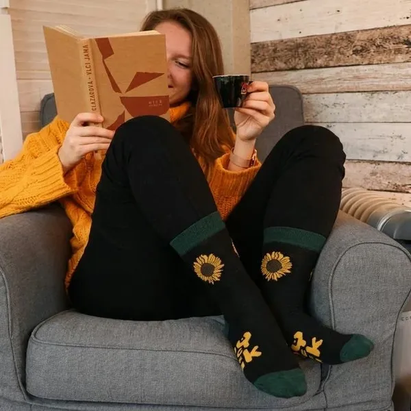 Black_Sunflower_Print_Crew_Socks_With_Green_Accents