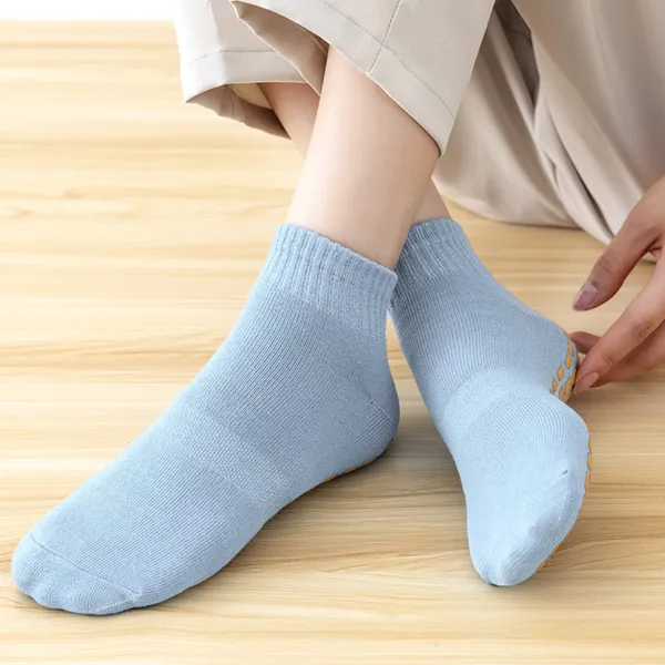4_Pairs_Non-Slip_Anti-Bacterial_Socks_for_Women,_Men_&_Elderly_–_Slipper_Socks_for_Hospital,_Temple,_Yoga,_Pilates_&_Indoor_Sports