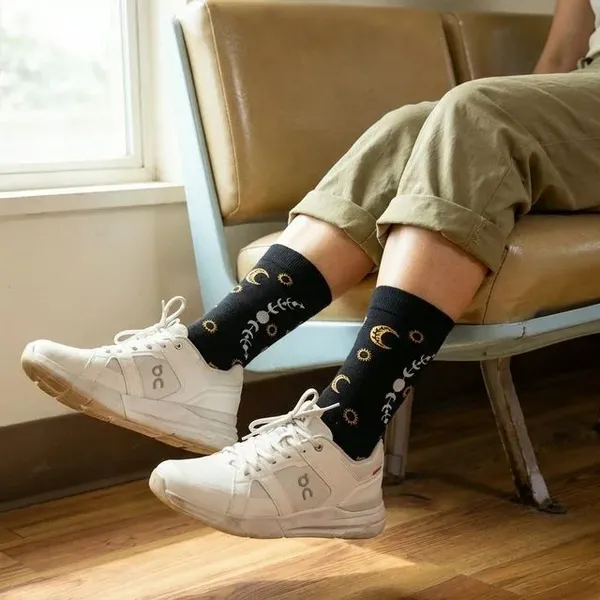 Black_Cotton_Moon_And_Stars_Print_Crew_Socks