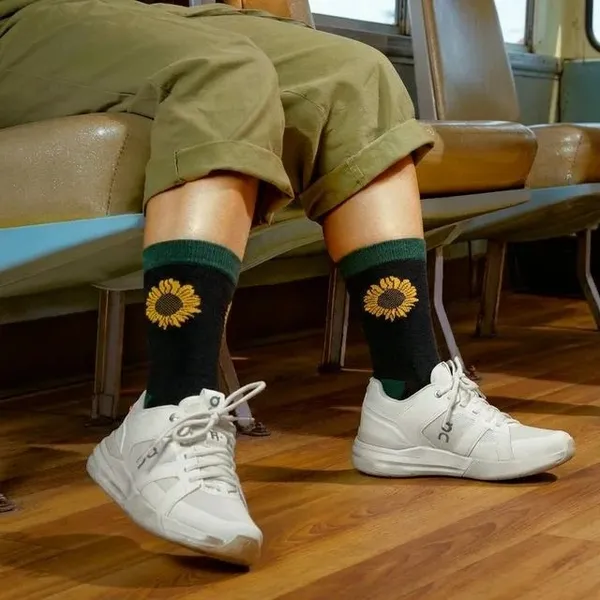 Black_Sunflower_Print_Crew_Socks_With_Green_Accents