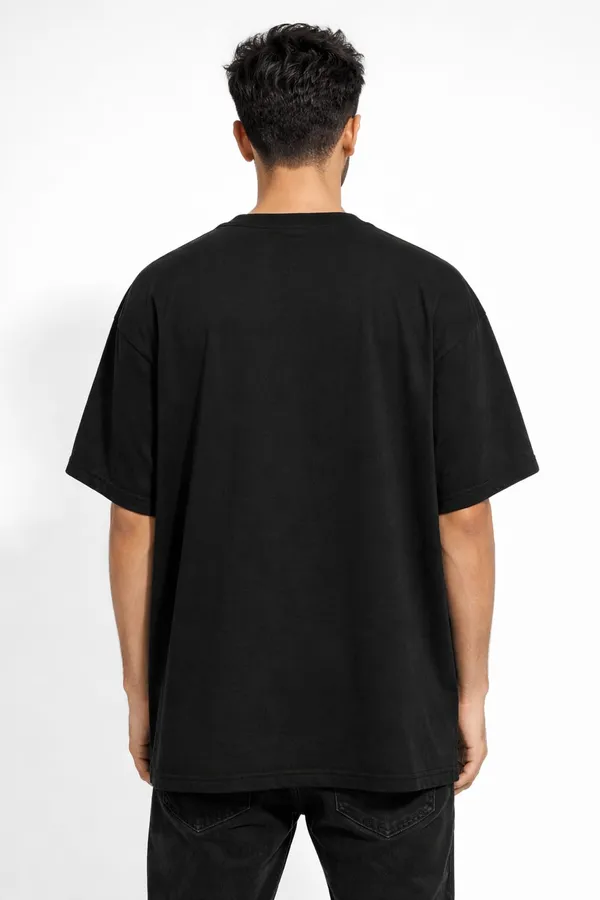 Black_Cotton_Oversized_Anime_Graphic_Print_T-Shirt_For_Men