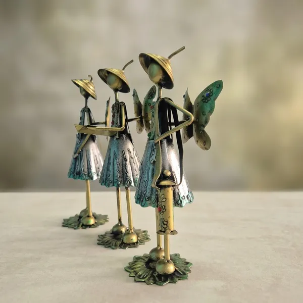 Metal_Decorative_Village_Women_Figurine_Set_With_Umbrella