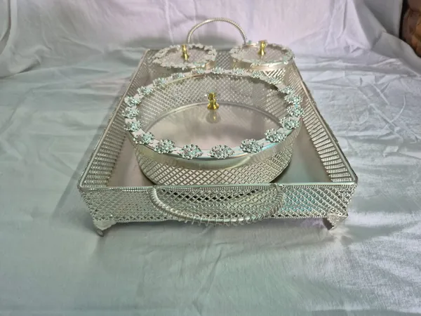 SILVER_ORNATE_RACTANGLE__SERVING_TRY_WITH_THREE_JARS