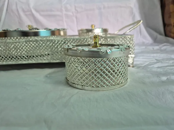 SILVER_ORNATE_RACTANGLE__SERVING_TRY_WITH_THREE_JARS