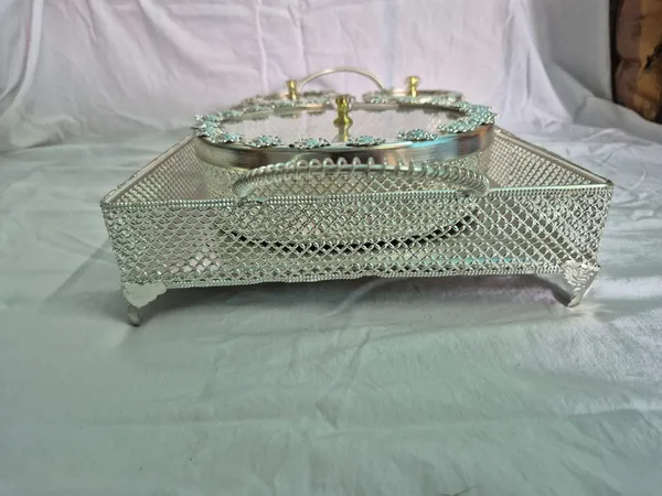 SILVER_ORNATE_RACTANGLE__SERVING_TRY_WITH_THREE_JARS