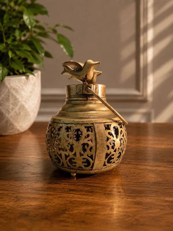 Brass_Antique_Finish_Bird_Top_Decorative_Lantern