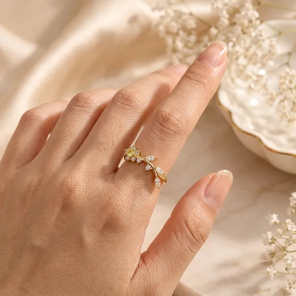 Gold_Tone_Floral_Loop_Ring