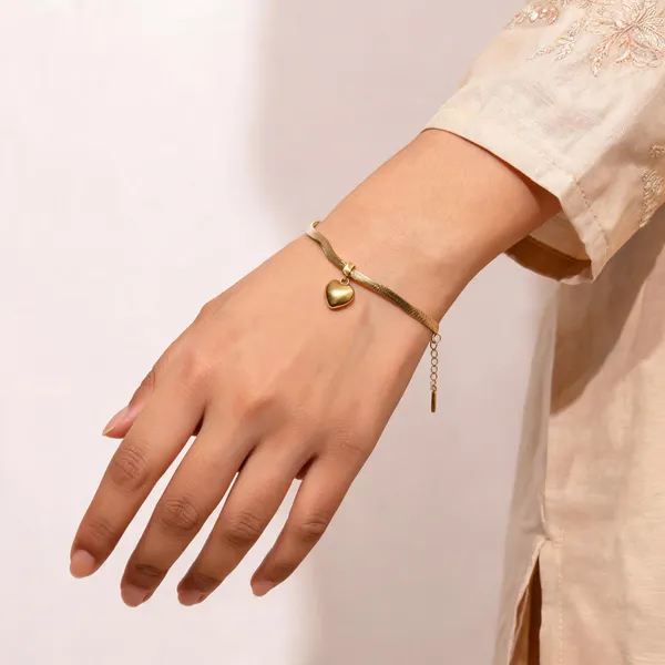 Gold_Tone_Heart_Charm_Bracelet_For_Women