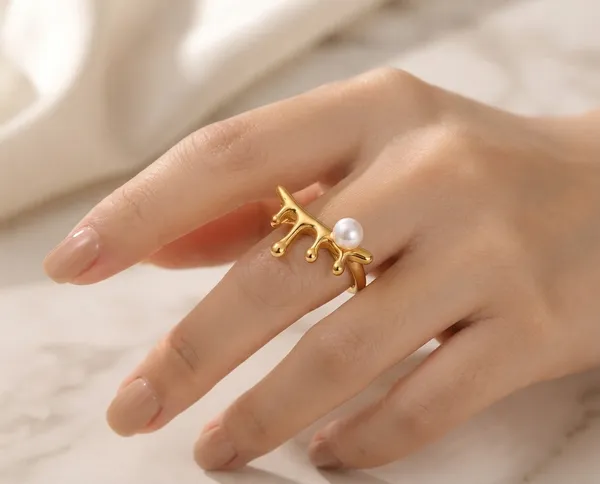 Gold_Tone_Crown_Design_Ring_For_Women