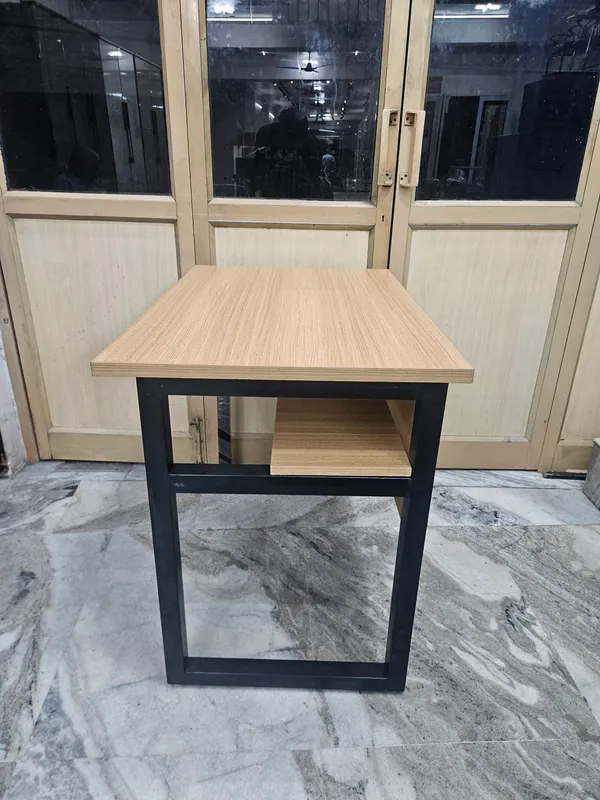 HeavenCraft-Metal_Frame_Table