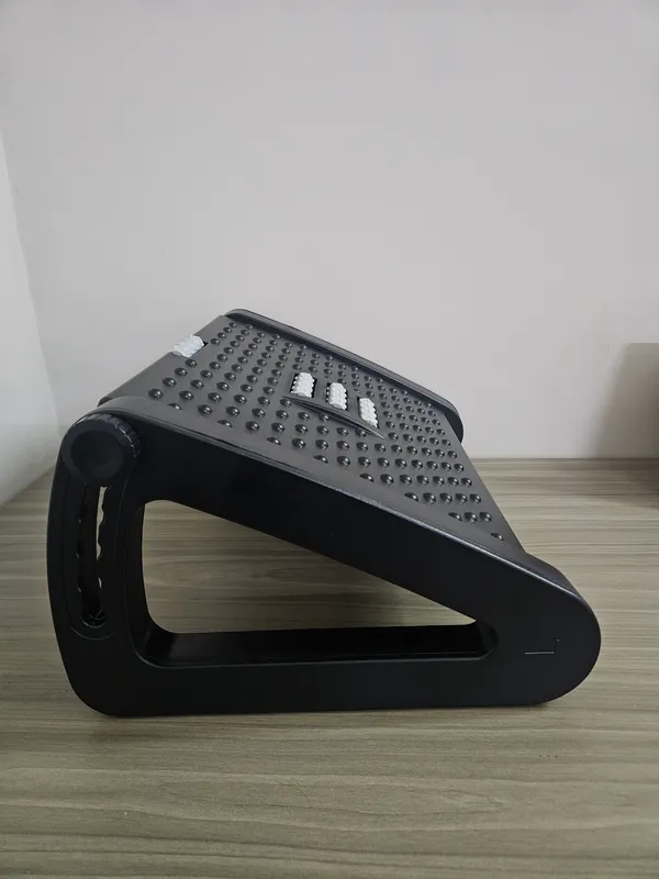 Plastic_Ergonomic_Black_Footrest
