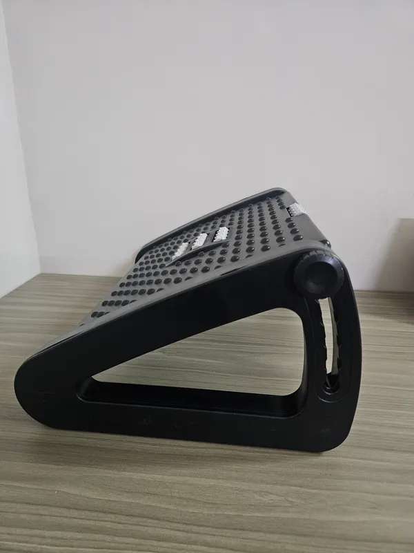 Plastic_Ergonomic_Black_Footrest