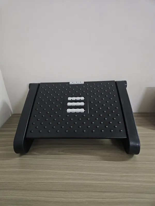 Plastic_Ergonomic_Black_Footrest