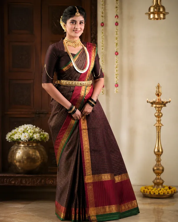 Fashion_Checkered_Kanjeevaram_Pure_Silk_Saree_(Burgundy)