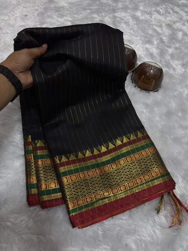 Fashion_Woven_Banarasi_Cotton_Blend_Saree_(Black)