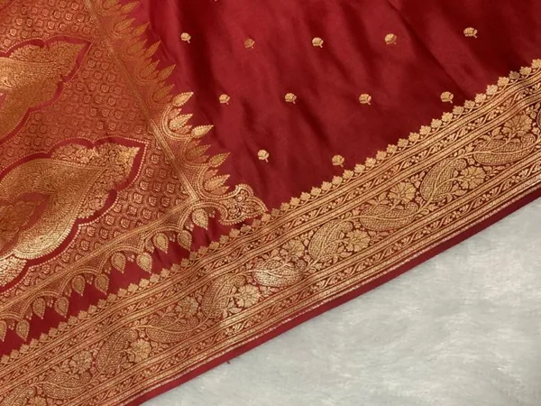 R_H_Cloth_Villa_Saree_Striped_Maheshwari_Silk_Blend_Saree_(Maroon)