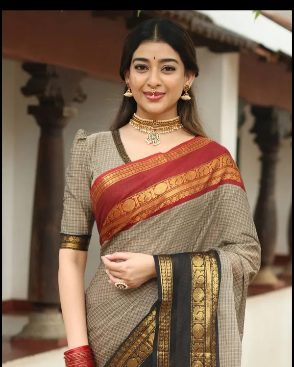 Rhfashions_Checkered,_Woven_Chettinadu_Silk_Blend_Saree_(Grey_&_Red)