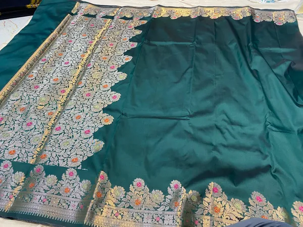 Fashion_Striped_Banarasi_Silk_Blend_Saree_(Dark_Green)