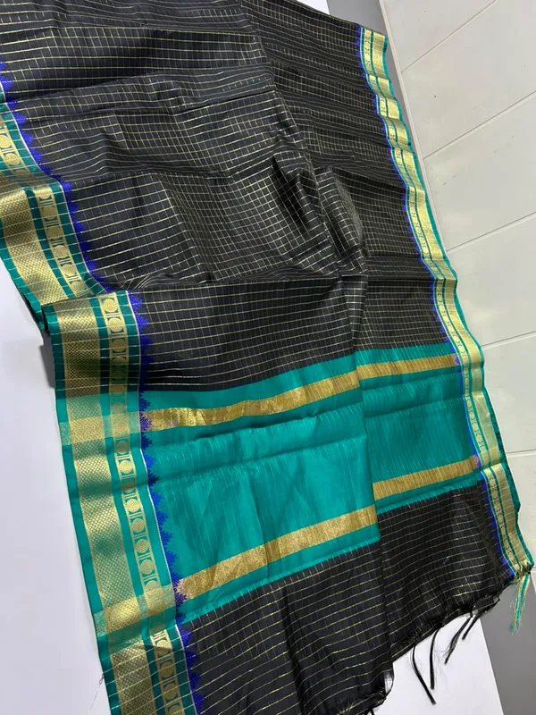 Fashion_Striped,_Woven_Banarasi_Silk_Blend_Saree_(Black)