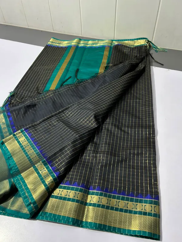 Fashion_Striped,_Woven_Banarasi_Silk_Blend_Saree_(Black)