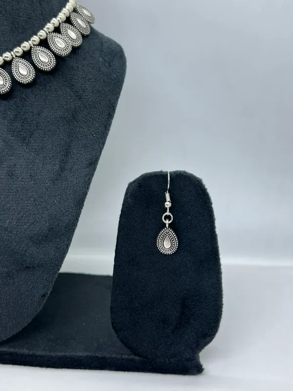 Silver_Oxidised_Teardrop_Choker_Necklace_With_Earrings_Set
