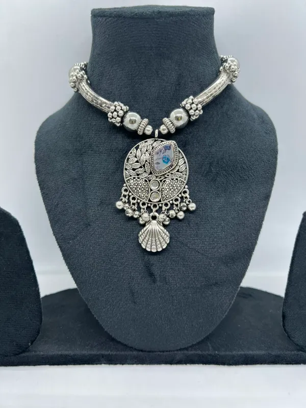 Oxidized_Silver_Shell_Pendant_Necklace_With_Earrings_Set