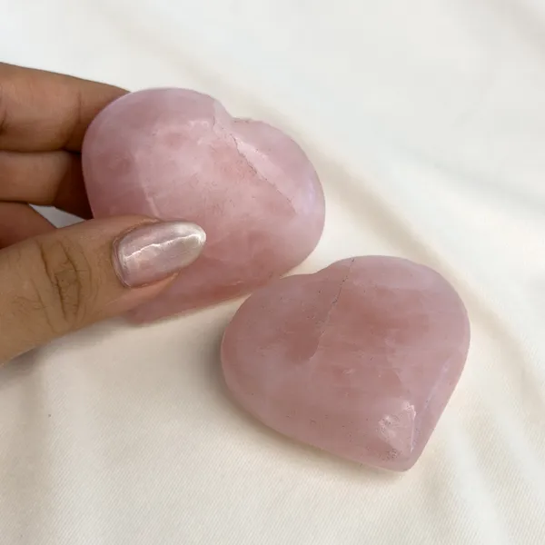 Rose_Quartz_Heart_–_Hand_Carved_Crystal_Heart_(5cm)