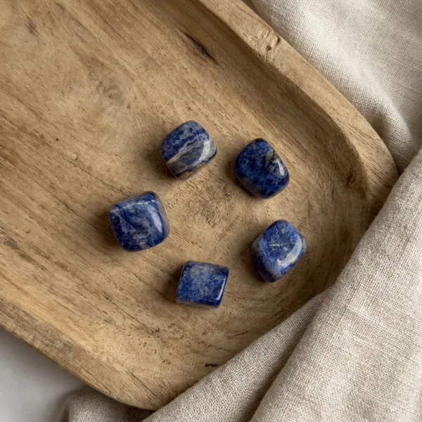 Sodalite_Tumble_Stone_–_Natural_Crystal