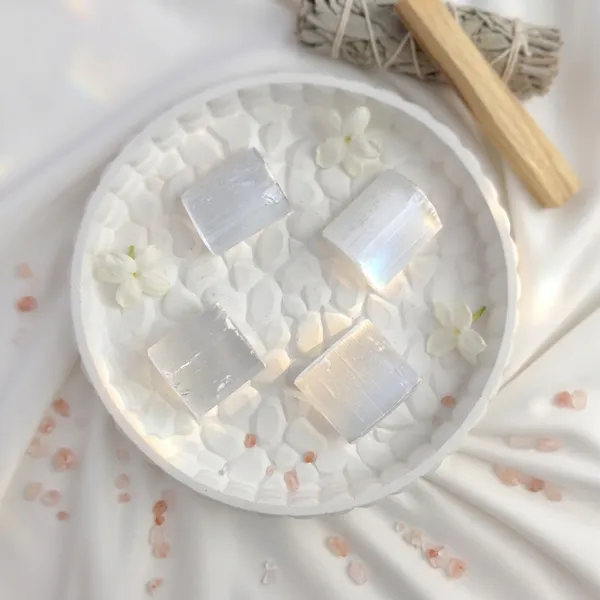 Selenite_Tumble_Stone_–_Crystal_Cleansing_&_Charging