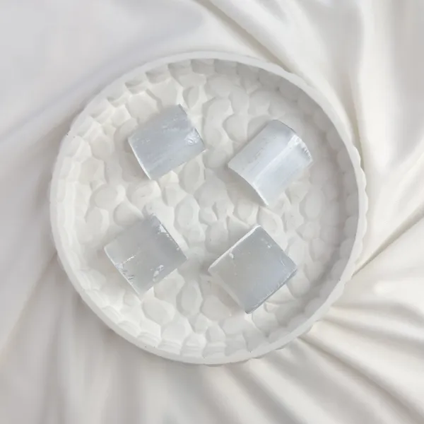 Selenite_Tumble_Stone_–_Crystal_Cleansing_&_Charging