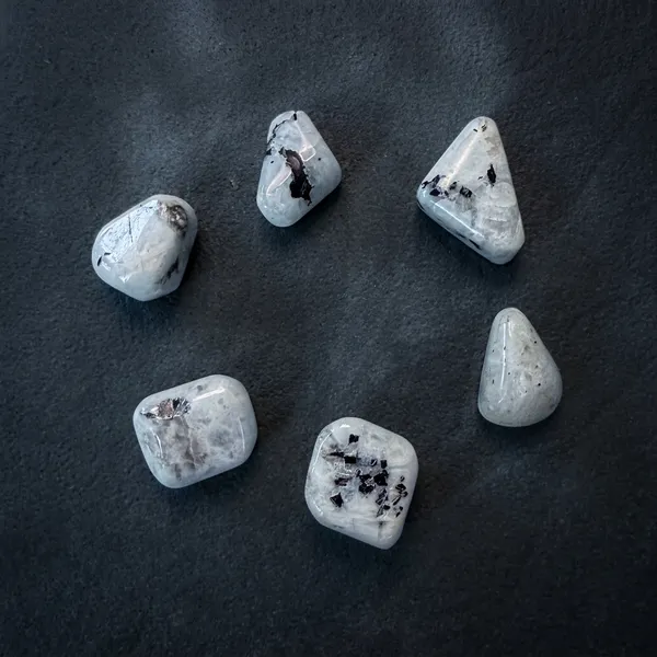 Moonstone_Tumble_Stone_–_Natural_Polished_Crystal
