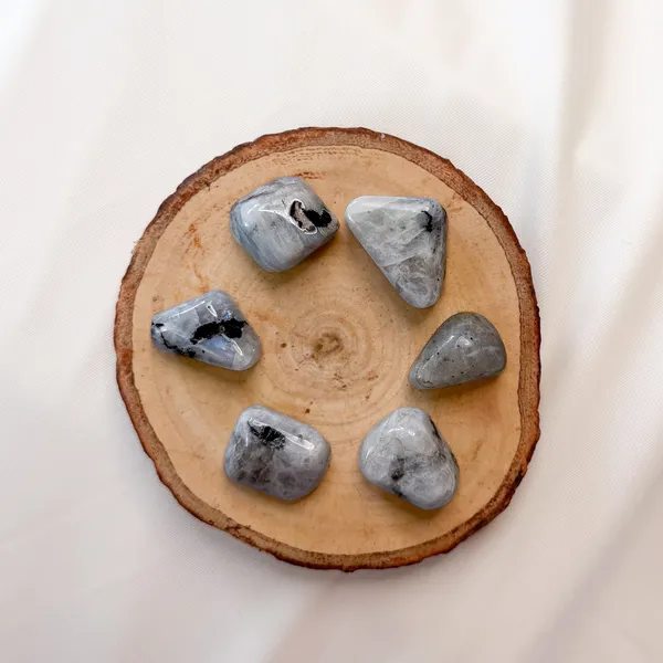 Moonstone_Tumble_Stone_–_Natural_Polished_Crystal