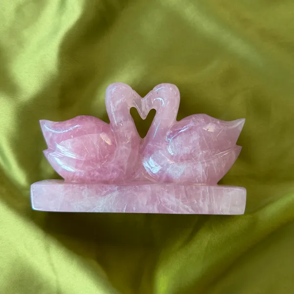 Rose_Quartz_Swan_Figurine_XL_–_Hand_Carved_Pair_Symbol