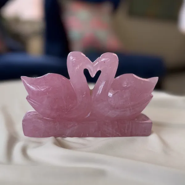 Rose_Quartz_Swan_Figurine_XL_–_Hand_Carved_Pair_Symbol