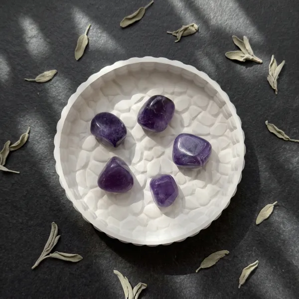 Amethyst_Tumble_Stone_–_Natural_Polished_Crystal