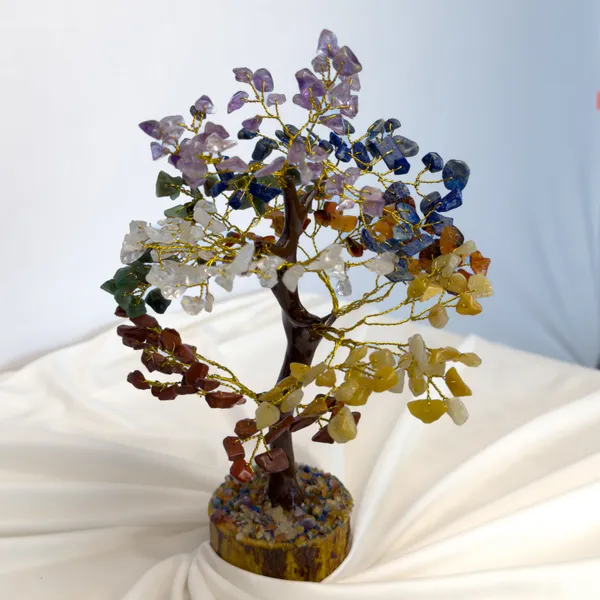 Seven_Chakra_Crystal_Tree_for_Restful_Sleep_&_Balance_–_Bedside_Healing_Décor