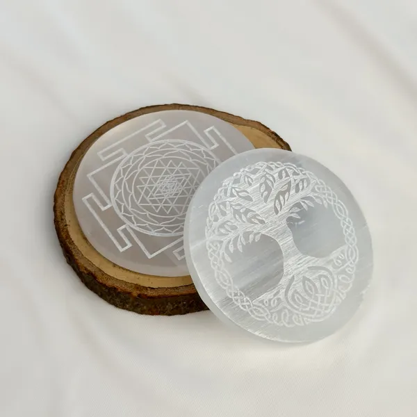 Selenite_Charging_Plate_–_Engraved_(8cm)