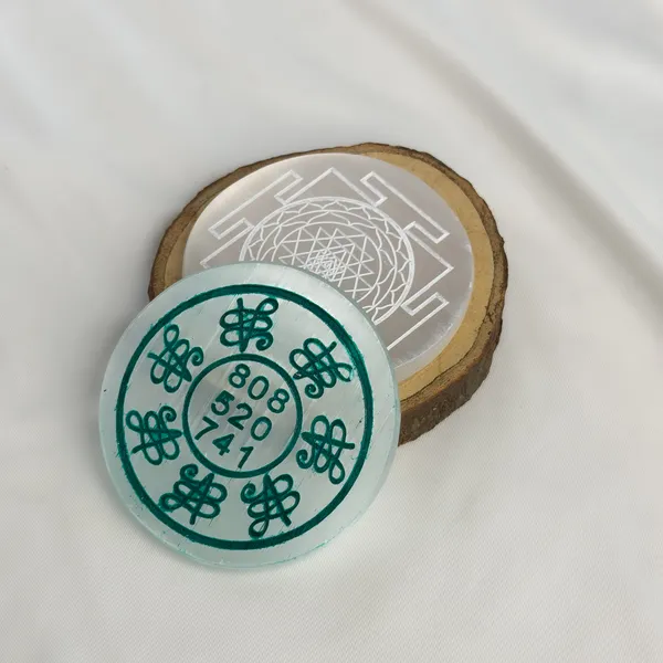 Selenite_Charging_Plate_–_Engraved_(8cm)