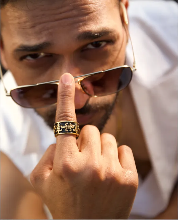 Gold_Fleur_Band_Ring