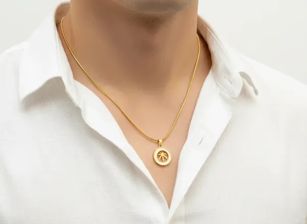Golden_Cannabis_Leaf_Pendant