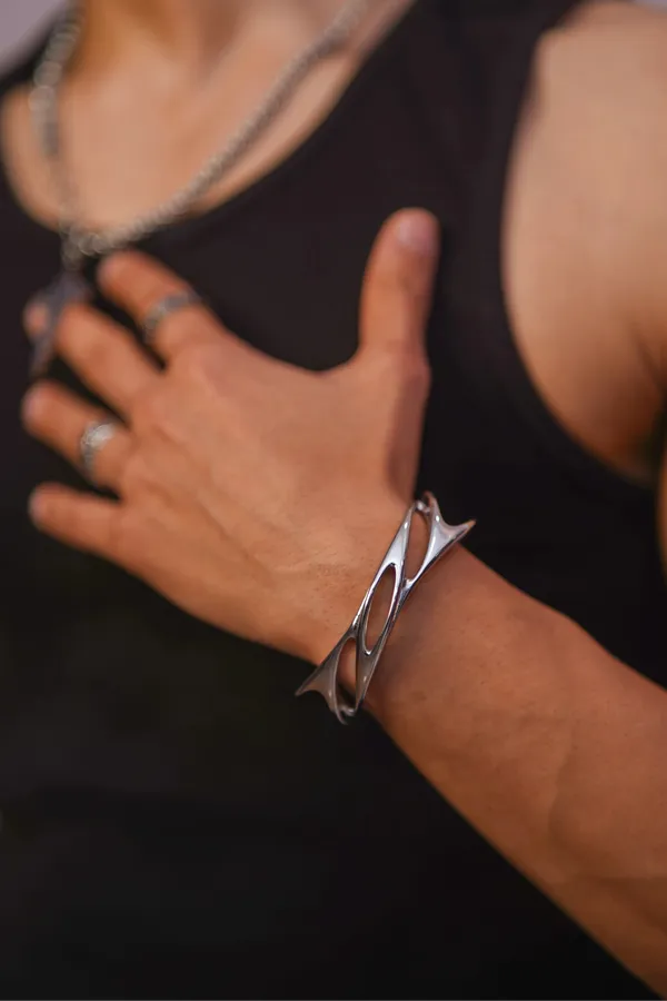 Liquid_Flow_Cuff_Bracelet