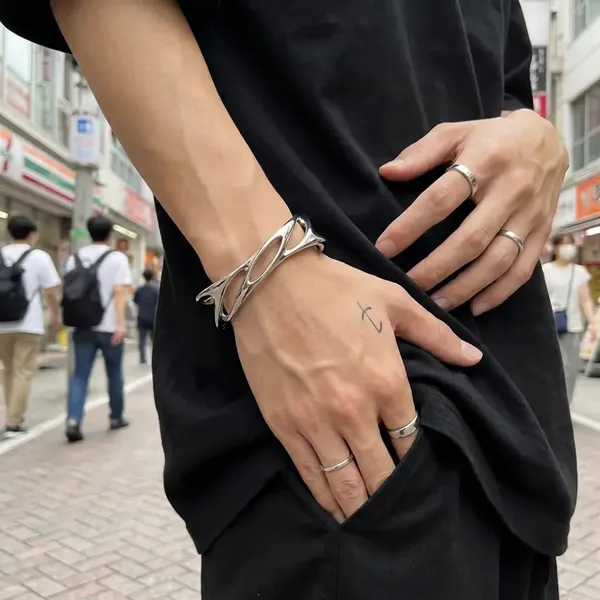 Liquid_Flow_Cuff_Bracelet