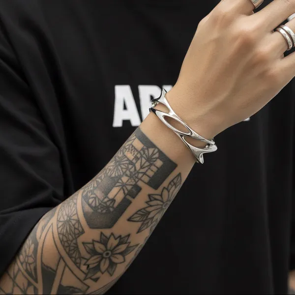 Liquid_Flow_Cuff_Bracelet