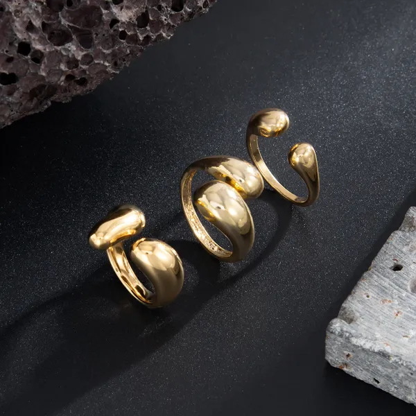 Sculpted_Adjustable_Statement_Ring_Set_Golden