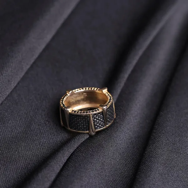 Panther_Spike_Ring